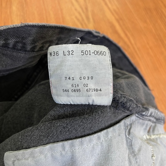 🍄SOLD🍄 Vintage Levi’s black jeans with floral patchwork size 36x32 - Picture 6 of 10